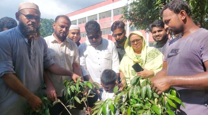 ‘সবুজ বাংলাদেশ গড়তে সবাইকে এগিয়ে আসতে হবে’—ভিপি নাজমুল হক বাদল