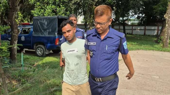 ঠাকুরগাঁওয়ে সাংবাদিক রকিবুলের ওপর অতর্কিত হামলা, যুবক আটক