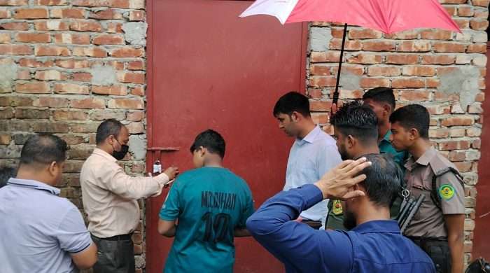 কর্ণফুলীতে অস্বাস্থ্যকর পরিবেশ খাদ্যপণ্য উপাদান, মোবাইল কোর্টে বেকারী সিলগালা