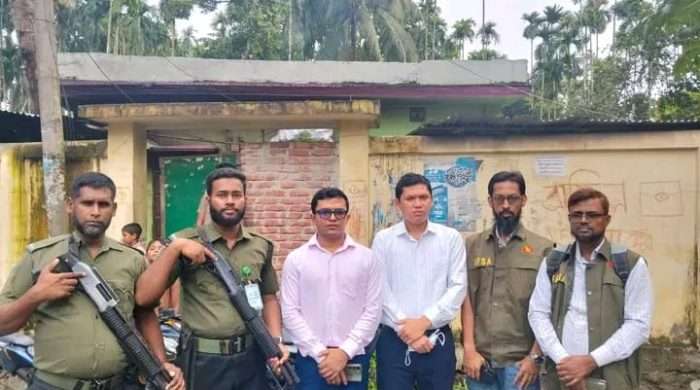 লক্ষ্মীপুরে অস্বাস্থ্যকর পরিবেশে শিশু খাদ্য ‘শন পাপড়ি’ তৈরি, লাখ টাকা জরিমানা
