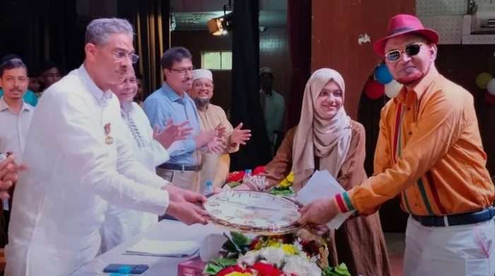 লক্ষ্মীপুরে ‘গণতন্ত্র কেন অপরিহার্য’ শীর্ষক রচনা প্রতিযোগিতার পুরস্কার বিতরণ