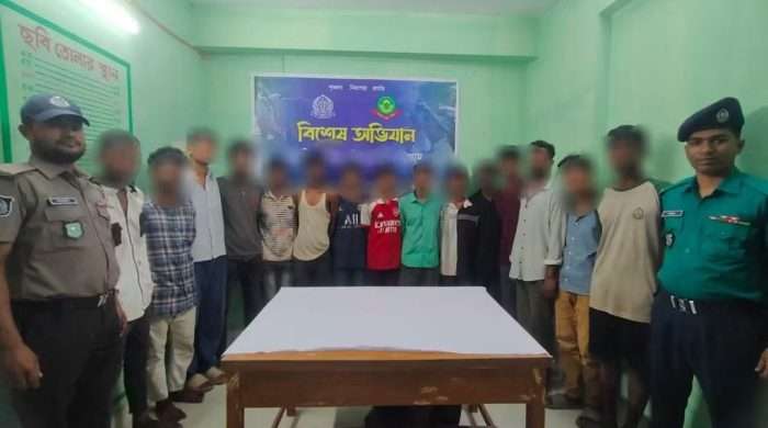 সিএমপি’র বাকলিয়া থানায় আধিপত্য বিস্তারকে কেন্দ্র করে সংঘর্ষের ঘটনায় ১৫ জন গ্রেফতার