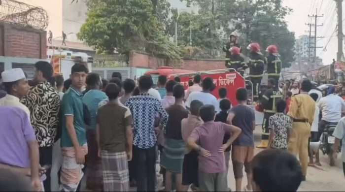 কালিয়াকৈরে ওষুধ কারখানায় আগুন, আহত ১