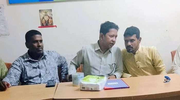 “আমাদের মূল পরিচয় আমরা মানুষ ও বাংলাদেশী”: বাকলিয়া কৃষ্ণ মন্দির পরিদর্শনে আলমগীর চৌধুরী