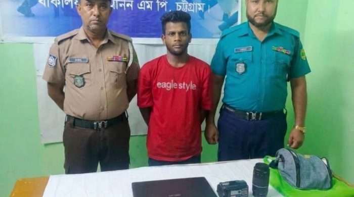 সিএমপি বাকলিয়া থানার পুলিশ কর্তৃক পরিচালিত অভিযানে চোরাইকৃত মালামাল উদ্ধার সহ এক জন চোর গ্রেফতার
