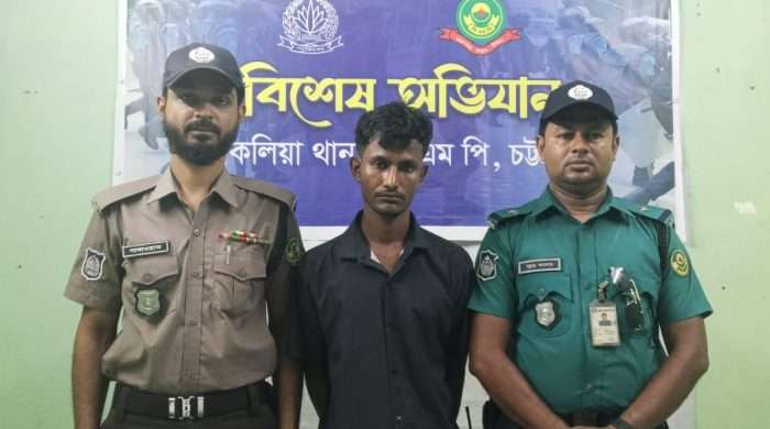 সিএমপি বাকলিয়া থানা পুলিশ কর্তৃক পরিচালিত অভিযানে চোরাইকৃত মালামাল উদ্ধার সহ ০১(এক) জন পেশাদার চোর গ্রেফতার।