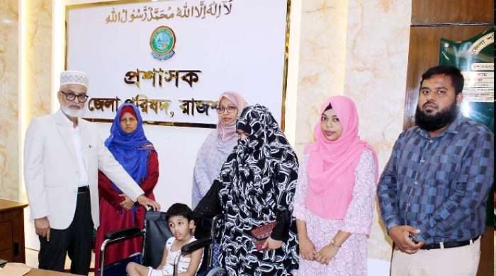 রাজশাহীতে প্রতিবন্ধীদের  হুইল চেয়ার বিতরণ